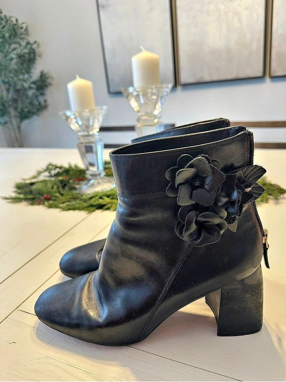 Heeled Ankle leather Boots in Black
